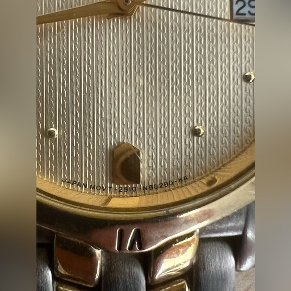 Citizen Quartz Men’s Watch Two Tone Bracelet Light Gold Tone Dial Date Window - Picture 8 of 14